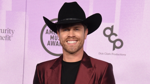 m_dustinlynch2022americanmusicawardsabc768521
