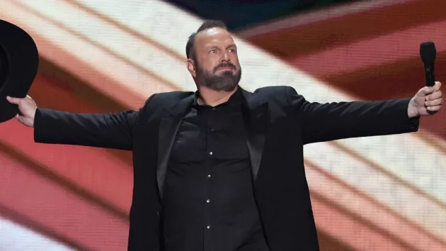 g_garthbrooks2023acmawards540824