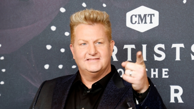 g_garylevox2022cmtartistsoftheyerar889776