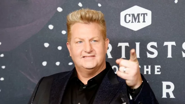 g_garylevox2022cmtartistsoftheyerar889776