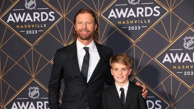 g_dierksbentleyknox2023nhlawards366366