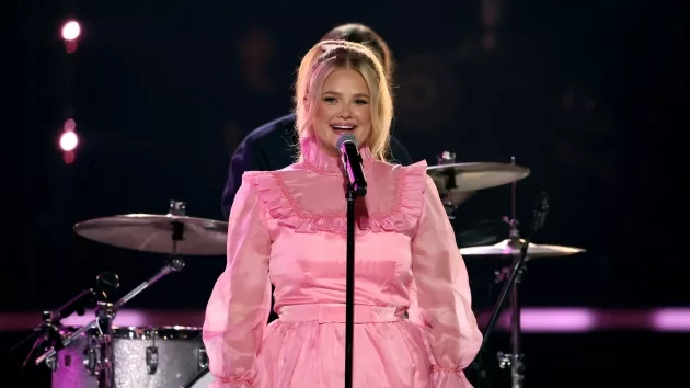 g_haileywhitter2023acmawards371979