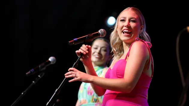 g_maddieandtaemaddiepinkdress955889