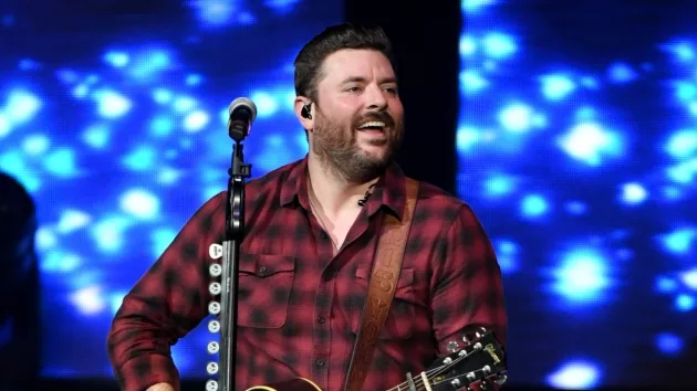 getty_chrisyoungredflannelshirt599512