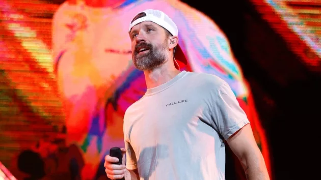 getty_walkerhayeswhitehat423494