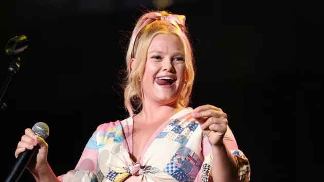 getty_haileywhitterscolorfultop_0612895
