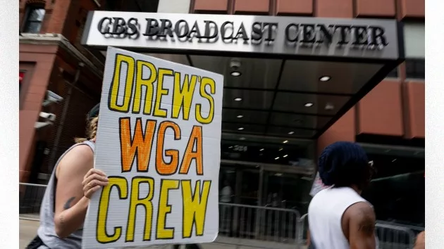 getty_drew_barrymore_strike_09132023346984