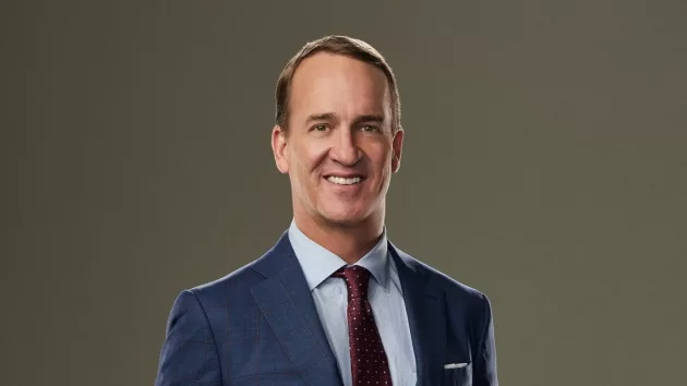 m_peytonmanning2023cmaawardsabc28714