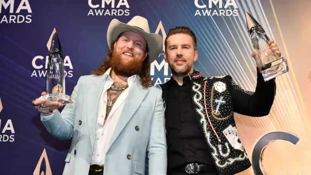 m_brothersosborne2023cmaawardsdisneyfrankmicelotta886421