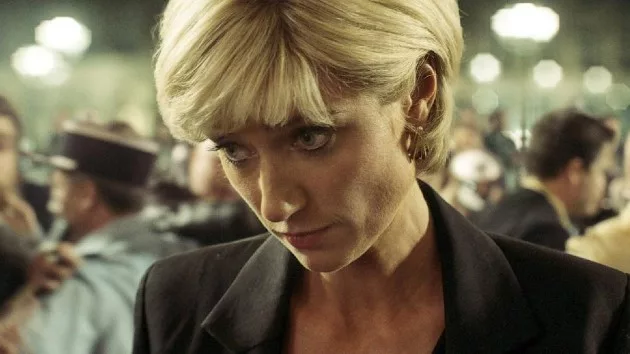 e_elizabeth_debicki_the_crown_11142023212999