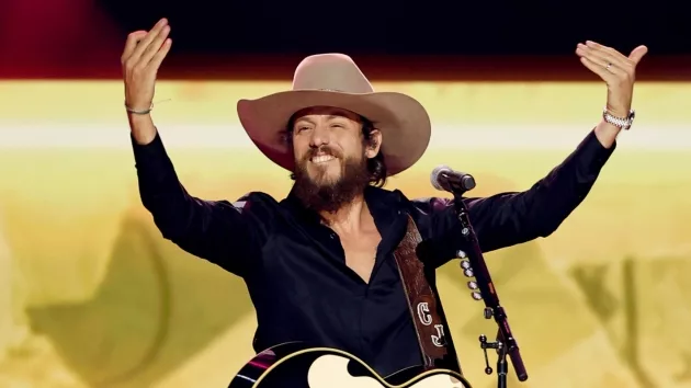 g_chrisjansoncmtsmashingglass2023875579