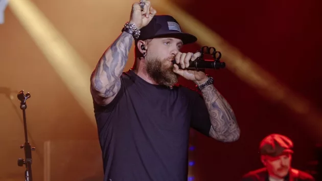 getty_brantleygilbertblacktshirt246960