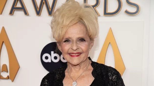 m_brendalee2023cmaawardsdisneyscottkirkland555192