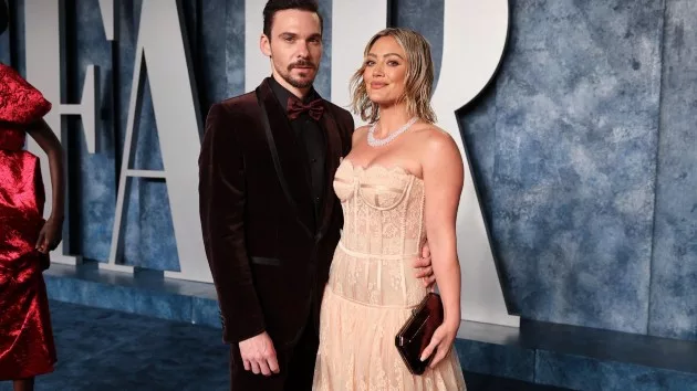 getty_hilaryduffmatthewkoma_121223967543