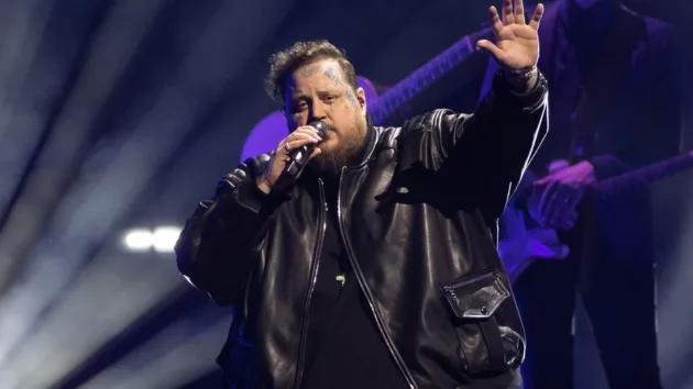 m_lukecombscmaawards2023performancedisneyfrankmicelotta524473