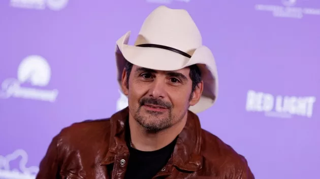getty_bradpaisleybrownleatherjacket765867