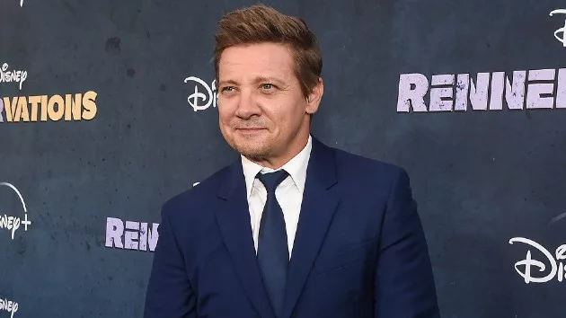 e_jeremy_renner_rennervations_red_carpet_04122023575397