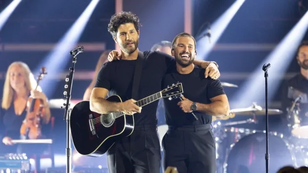 m_danandshaycmaaward2023disneyfrankmicelotta404170