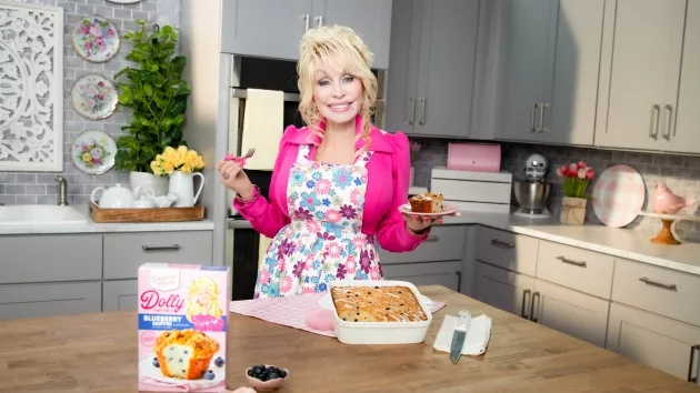 m_dollypartonlemoncrumbcakejbrowlanddollyparton410393
