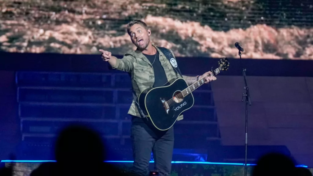 getty_brettyoungcamojacket_mickeybernalgetty20images662666
