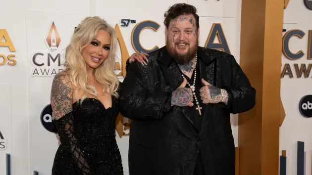 m_bunniexojellyrollcmaawards2024disneyscottkirkland818272