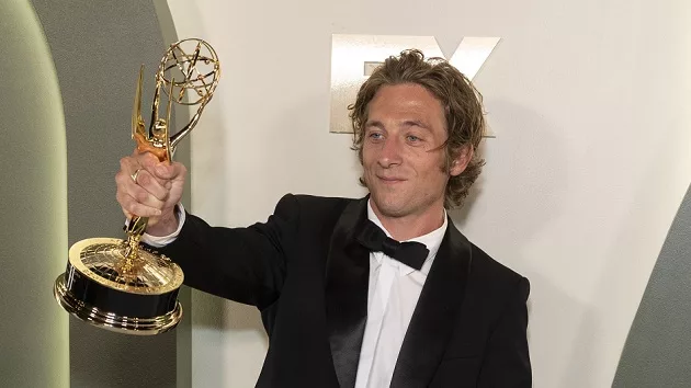 e_jeremy_allen_white_09162014794073