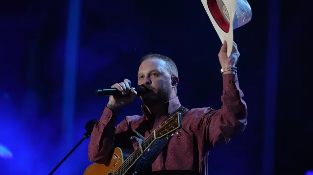 m_codyjohnsoncmafest2023hatlessonstageabclarrymccormack503600