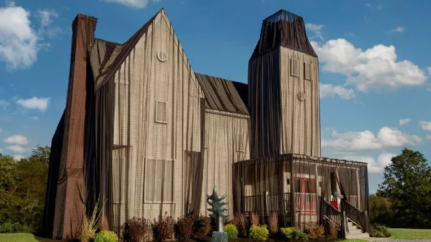 e_beetlejuice_house_10242024493413