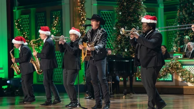 m_jonpardicmacountrychristmasdisneyconniechornuk740332