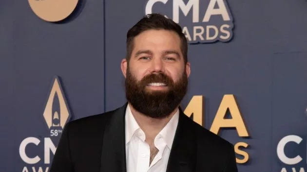 m_jordandavis2024cmaawarsredcarpetdisneyscottkirkland347396