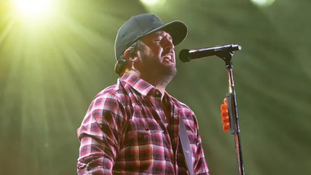 m_lukebryan2024cmafest2disneylarrymccormack213529