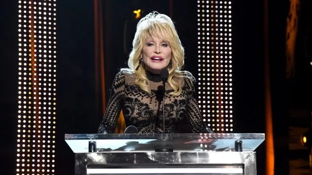 g_dollyparton202019musicarespersonoftheyear20171385