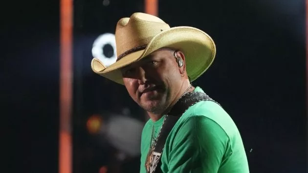m_jasonaldeacmafest2023greenshirtlarry20mccormack161846