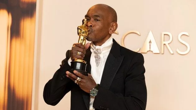 e_paultazewell_030325966846