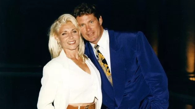 getty_davidpamelahasselhoff_030725740547