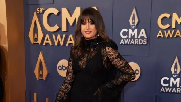 m_ellalangley2024cmaawardsredcarpetdisneyscottkirkland365652