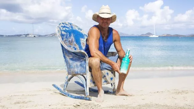 m_kennychesneybluechairrum245139