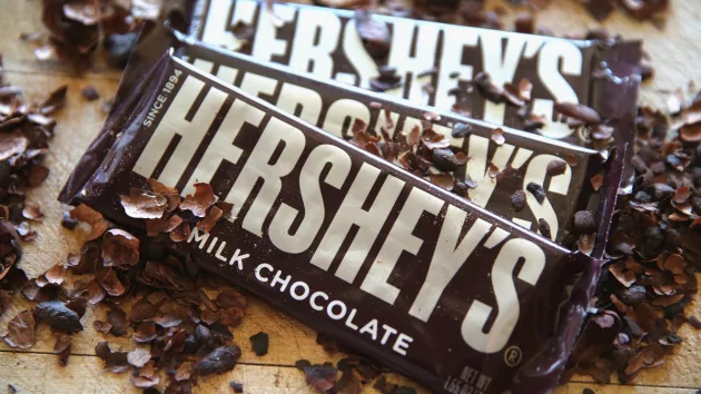 getty_hersheybar_040825612435