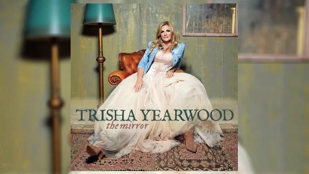 m_trishayearwoodthemirror536414