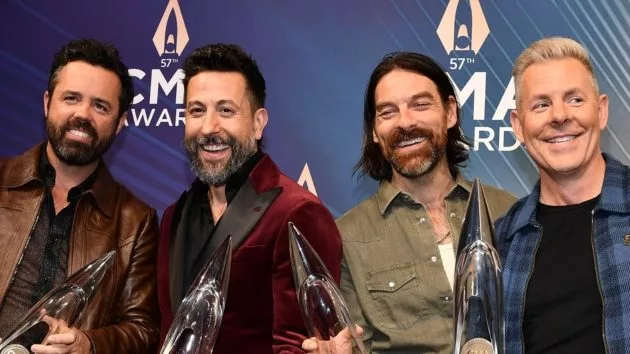 m_olddominion2024cmaawardsbackstagedisneyfrankmicelotta844307