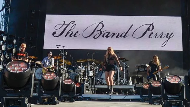 getty_bandperrybootsinpark293072