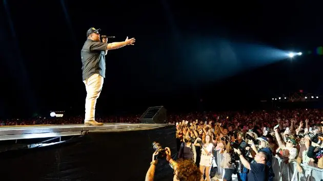 getty_lukecombslollapalooza_080825986266