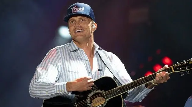 m_parkermccollumcmafest2025_122625454802