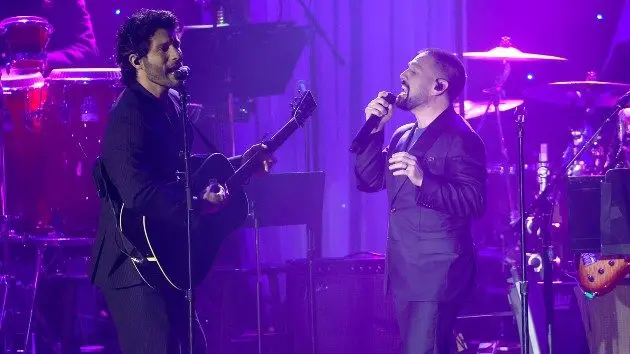 getty_dan20and20shay_040326845080