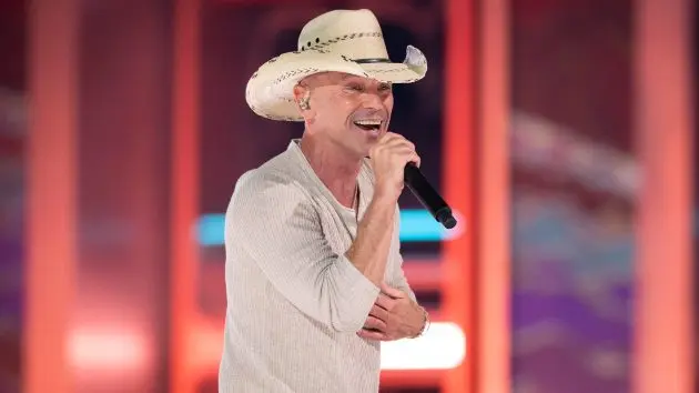 m_kennychesneycmas2025perf14852