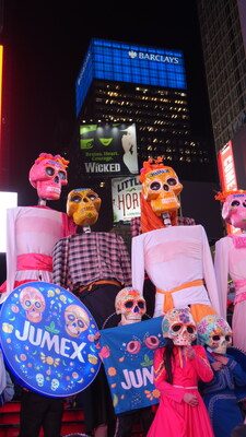 jumex_catrinas_celebrating_dia_de_muertos_in_times_square722994