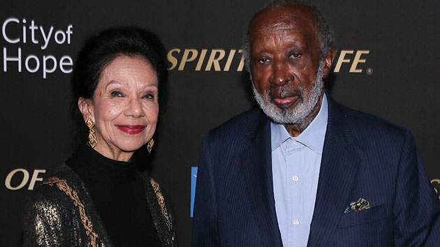 getty_jacquelineclarenceavant_120821