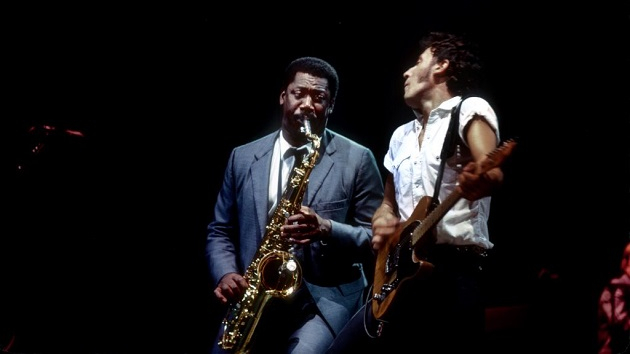 getty_clarenceclemons26brucespringsteen630_011022