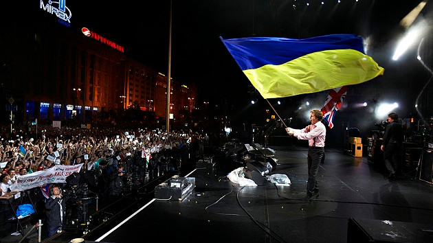 getty_paulmccartney630_inukraine_030222