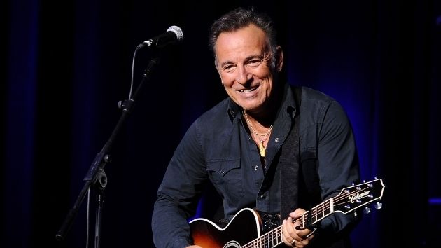 m_brucespringsteen_031022